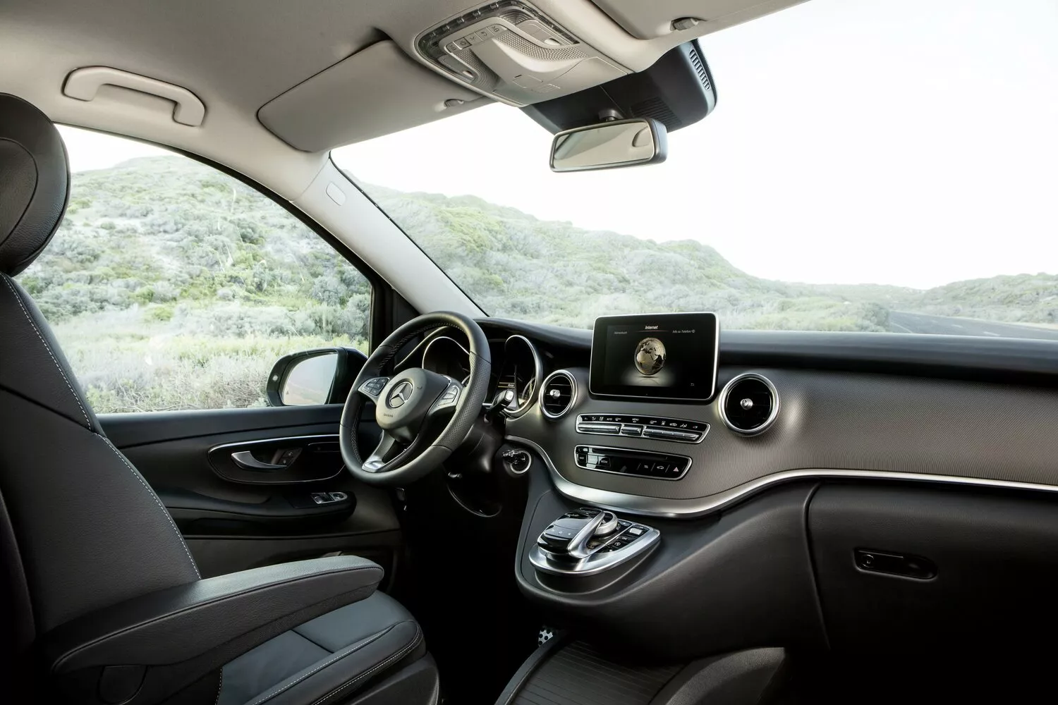 Фото салона спереди Mercedes-Benz V-Класс L II 2014 -  2024 
                                            