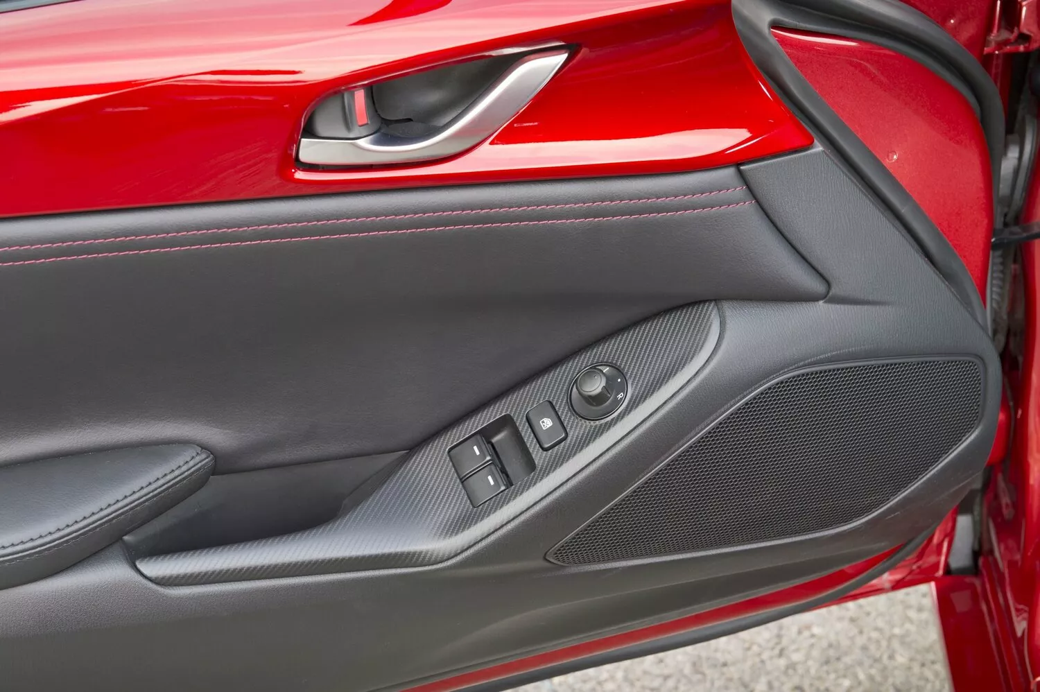 Фото двери Mazda MX-5  IV (ND) 2015 -  2024 
                                            