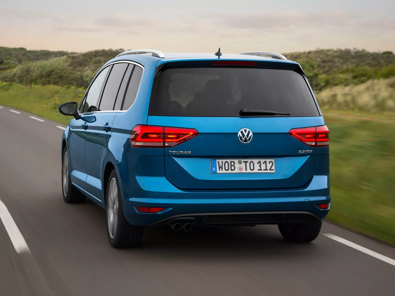 Фото сзади Volkswagen Touran  III 2015 -  2024 
                                            