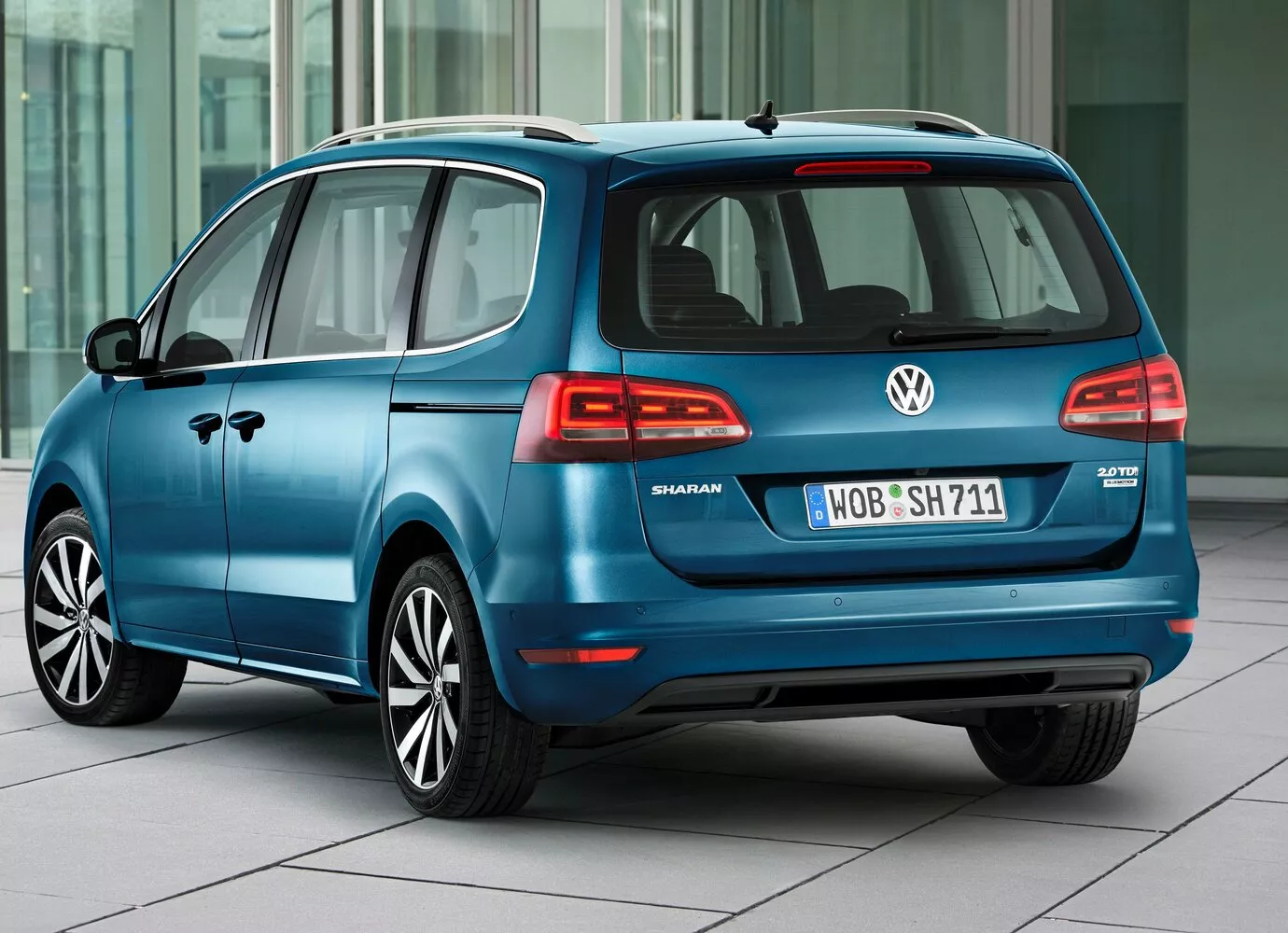Фото сзади Volkswagen Sharan  II Рестайлинг 2015 -  2024 
                                            