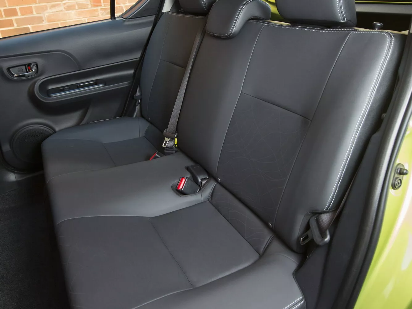 Фото сидений Toyota Prius c  I Рестайлинг 2015 -  2024 
                                            