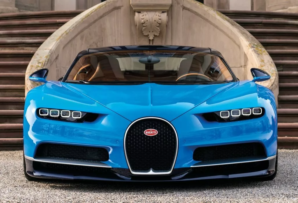 Фото спереди Bugatti Chiron   2016 -  2024 
                                            
