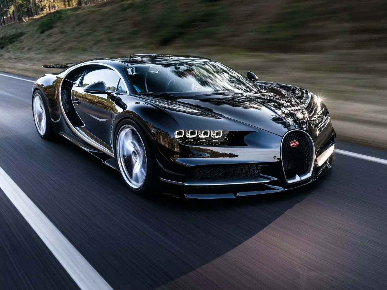 Фото экстерьера Bugatti Chiron   2016 -  2024 
                                            