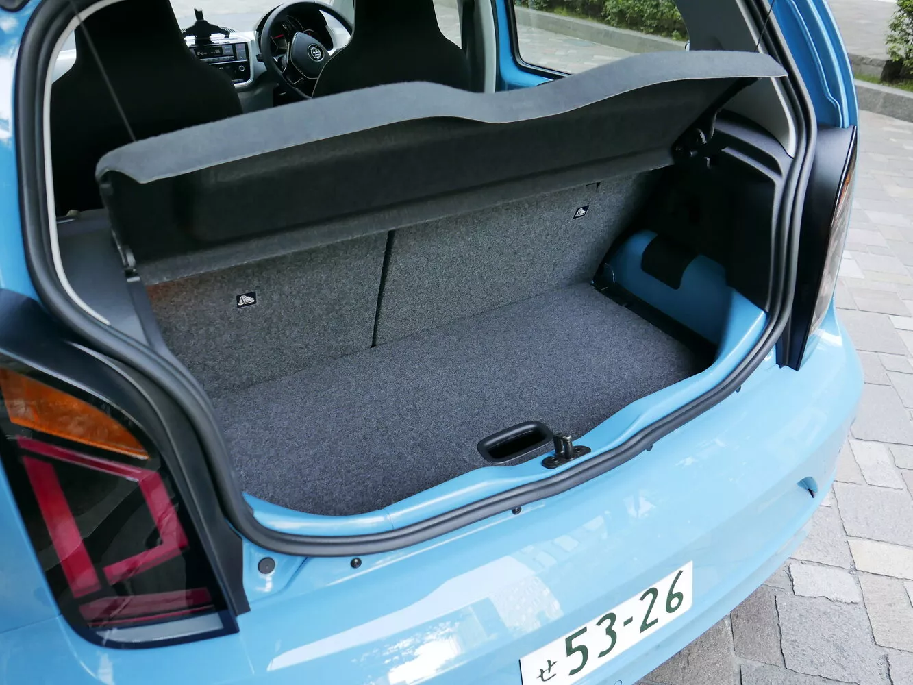 Фото багажника Volkswagen up!  I Рестайлинг 2016 -  2024 
                                            