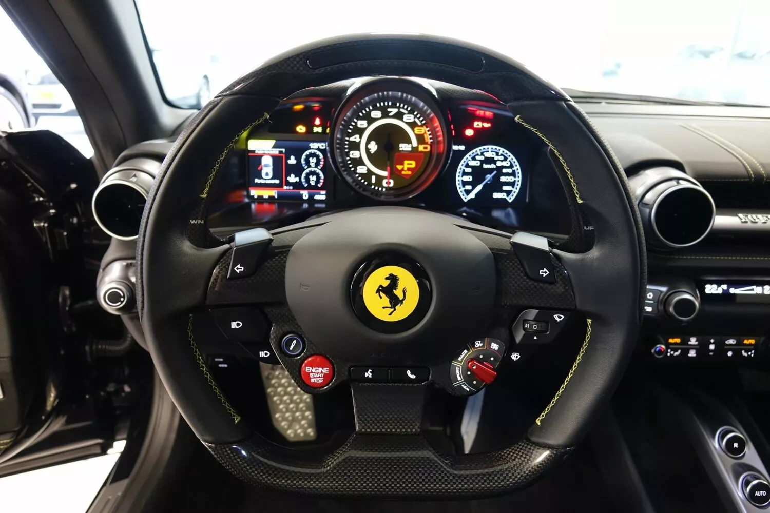Фото рулевого колеса Ferrari 812 Superfast  2017 -  2024 
                                            