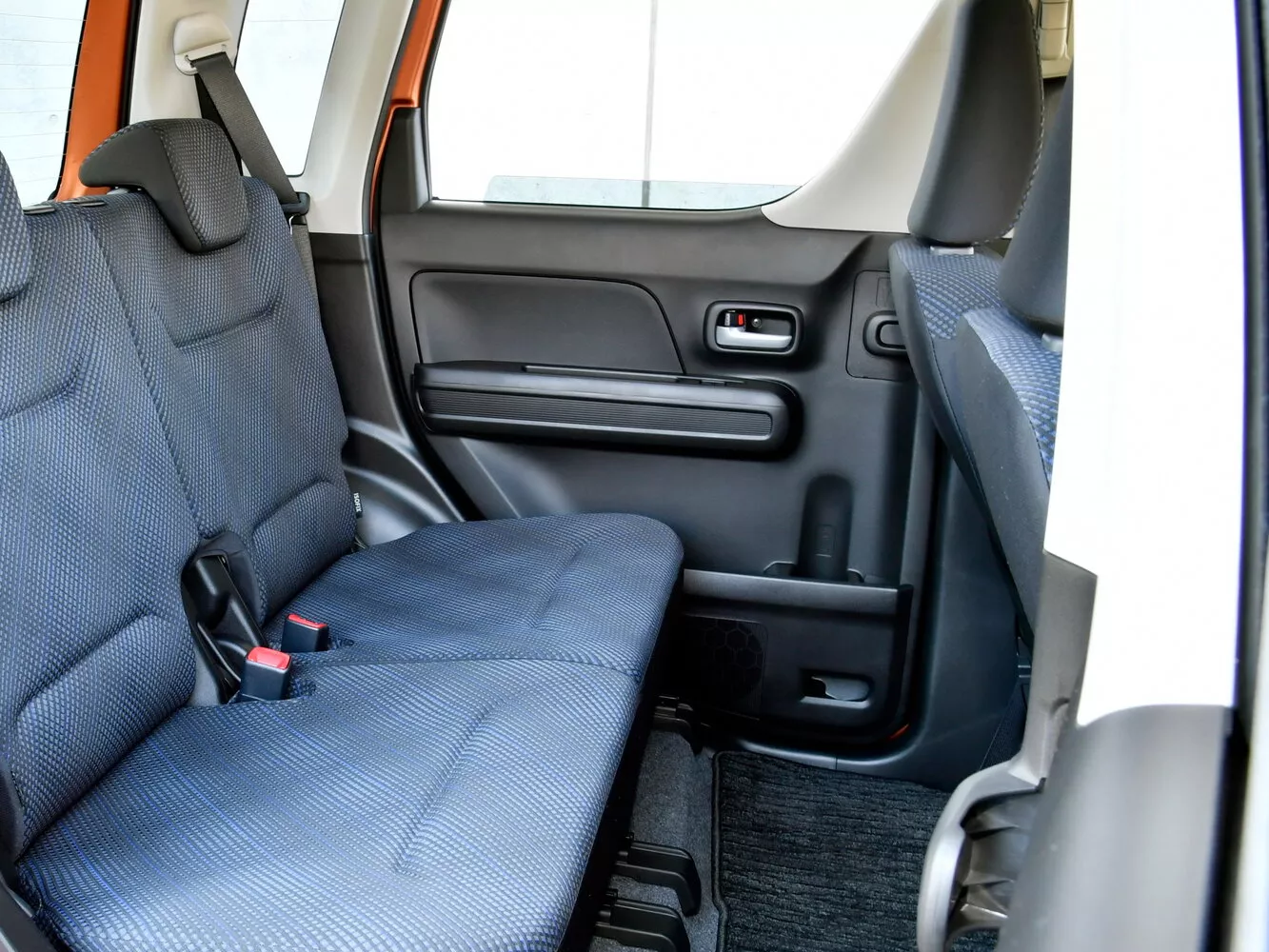 Фото сидений Suzuki Wagon R  VI 2017 -  2024 
                                            