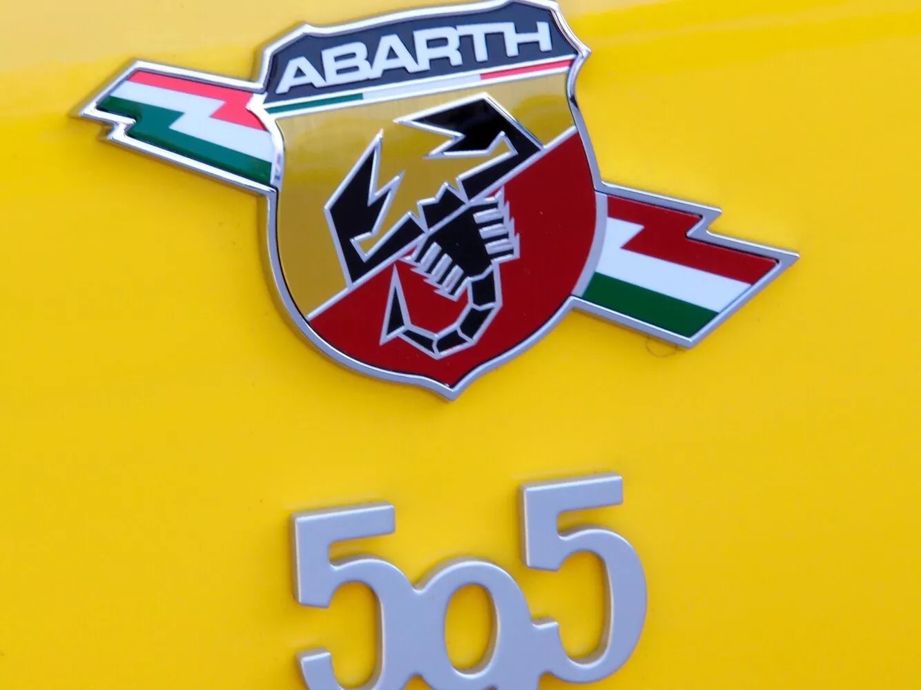 Фото интерьера Fiat 500 Abarth II Рестайлинг 2015 -  2024 
                                            