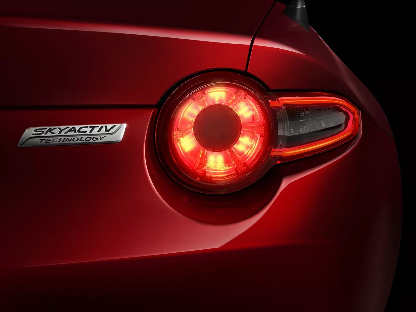 Фото задних фонорей Mazda Roadster  IV (ND) 2015 -  2024 
                                            
