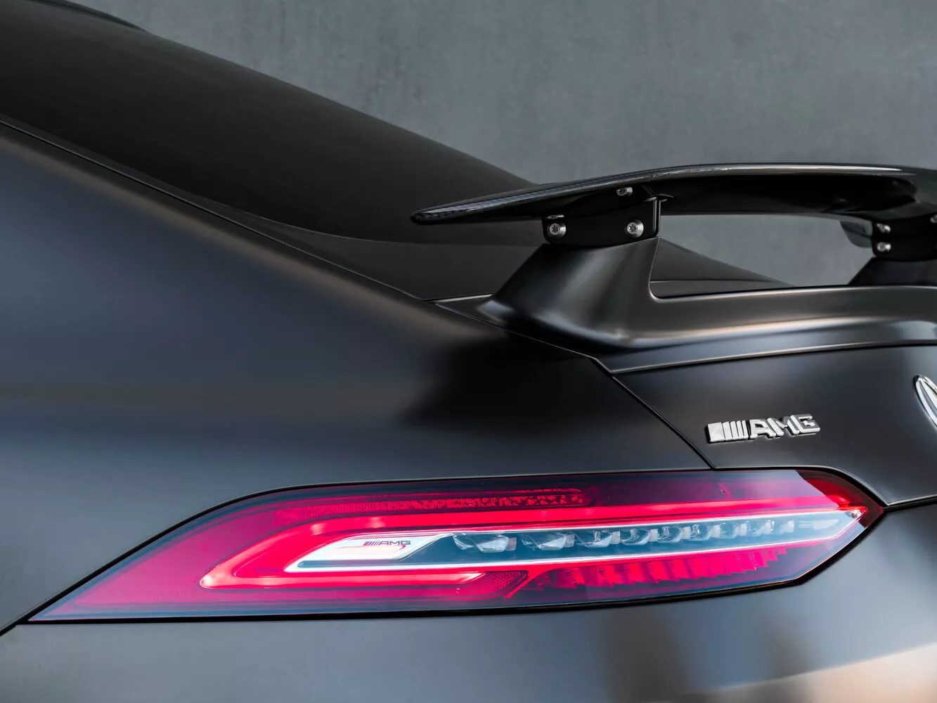 Фото задних фонорей Mercedes-Benz AMG GT  I Рестайлинг 2017 -  2024 
                                            