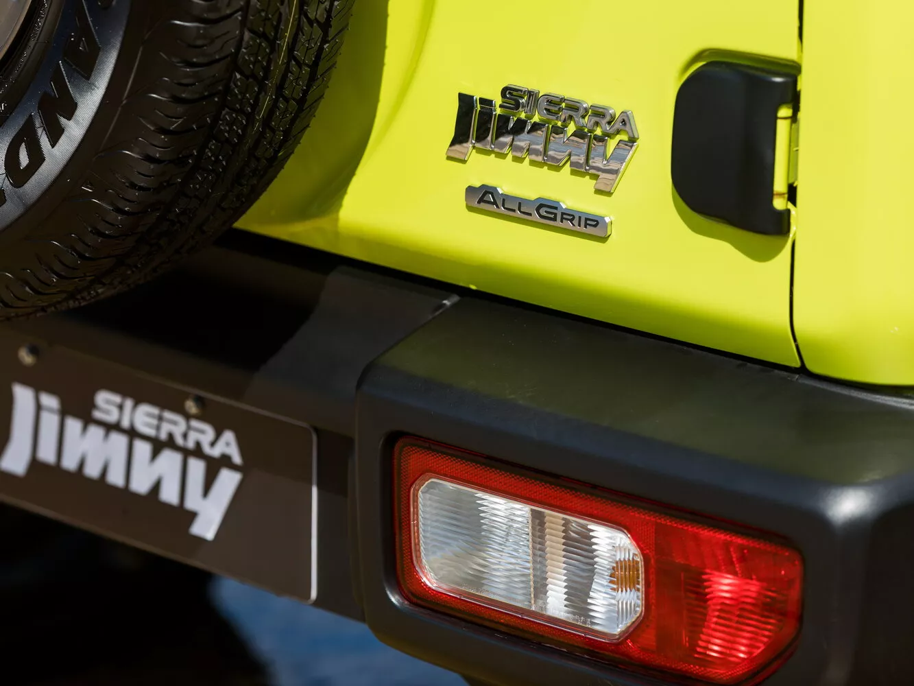 Фото задних фонорей Suzuki Jimny  IV 2018 -  2024 
                                            
