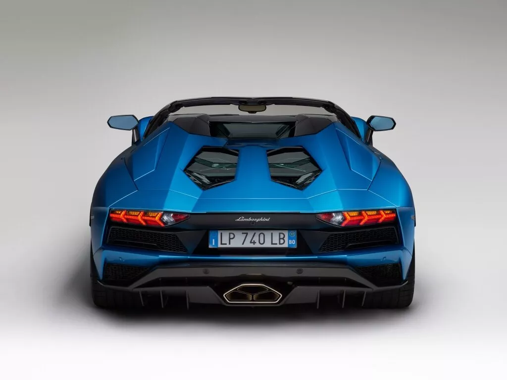 Фото сзади Lamborghini Aventador  I Рестайлинг 2016 -  2024 
                                            