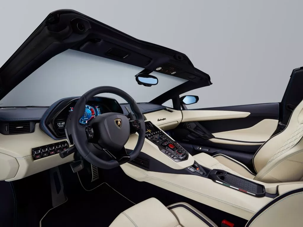 Фото салона спереди Lamborghini Aventador  I Рестайлинг 2016 -  2024 
                                            