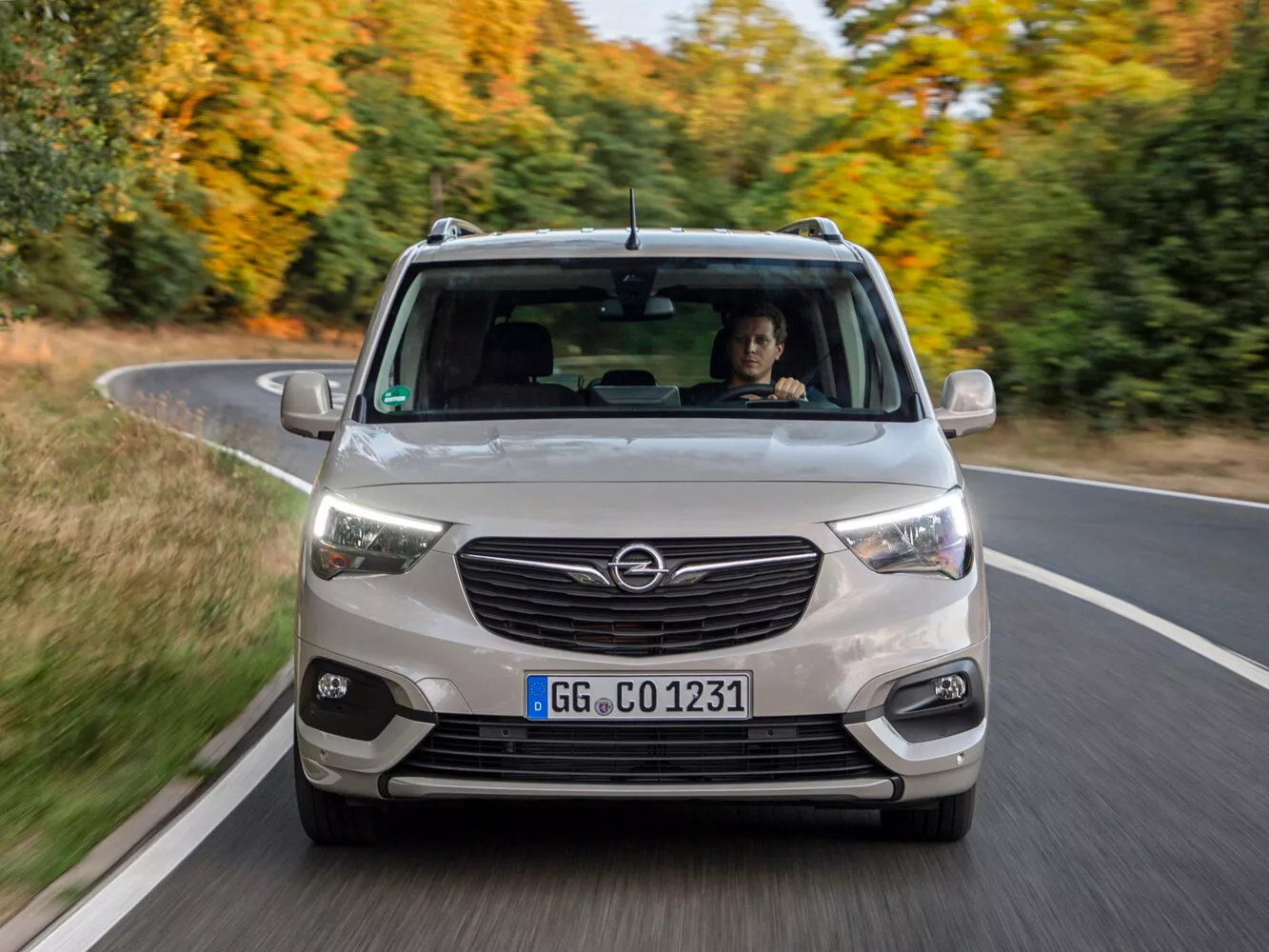Фото спереди Opel Combo XL E 2018 -  2024 
                                            