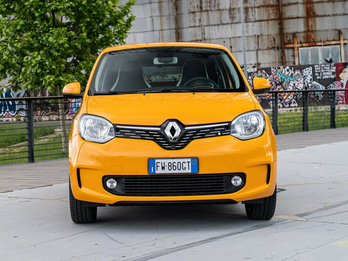 Фото спереди Renault Twingo  III Рестайлинг 2019 -  2024 
                                            