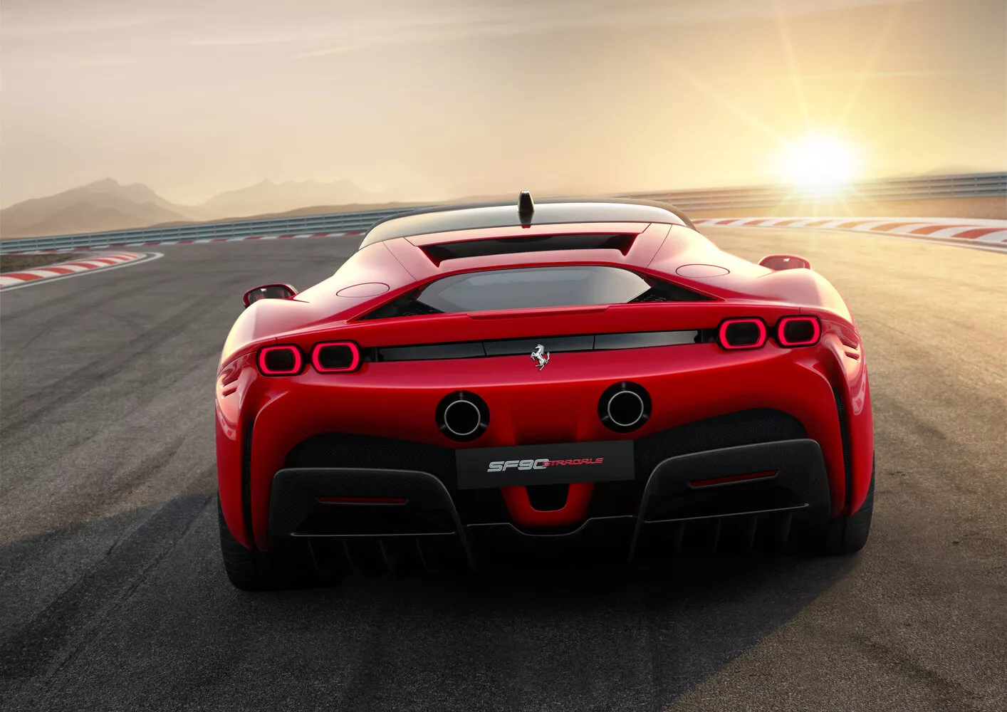 Фото сзади Ferrari SF90 Stradale  I 2019 -  2024 
                                            