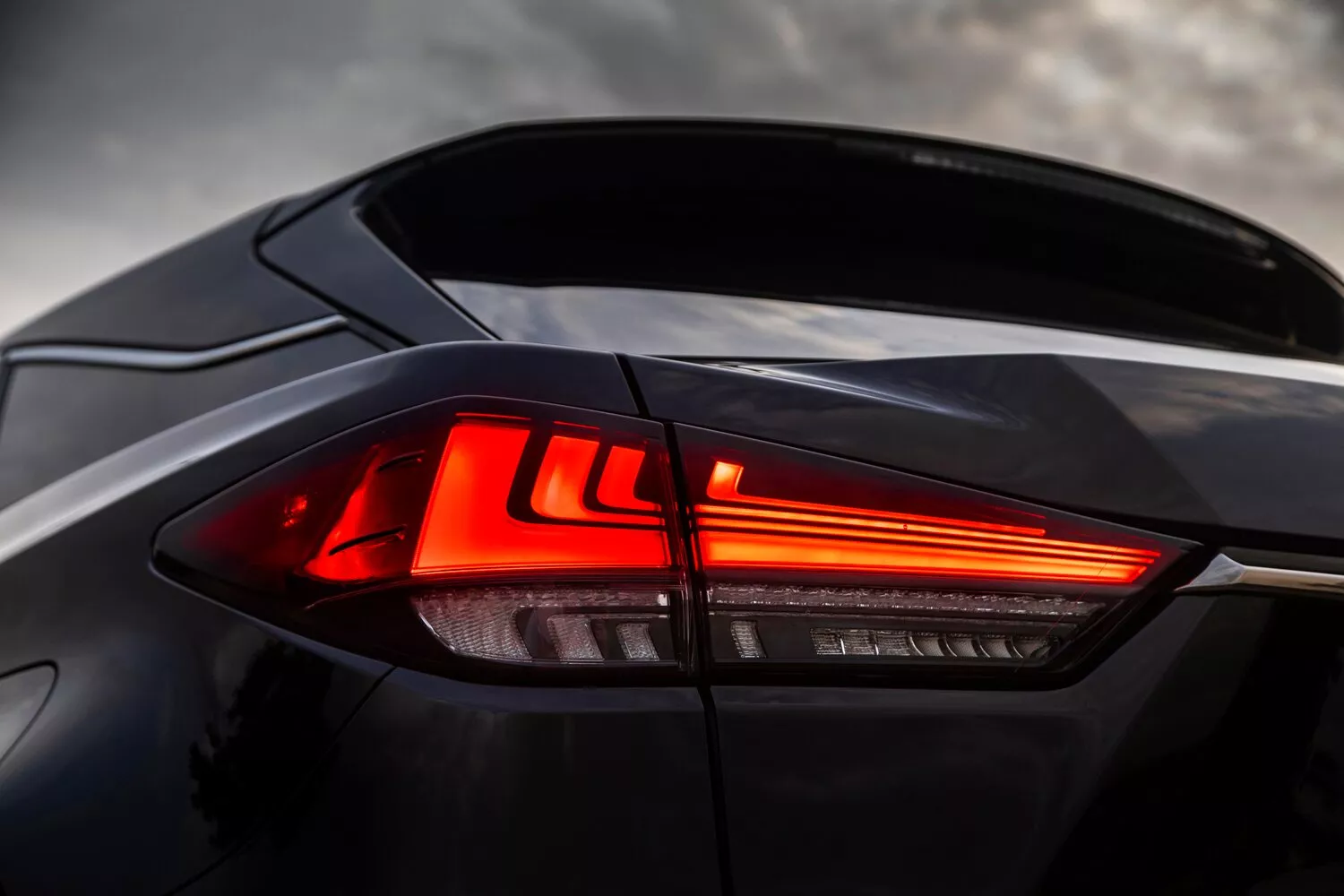 Фото задних фонорей Lexus RX  IV Рестайлинг 2019 -  2024 
                                            