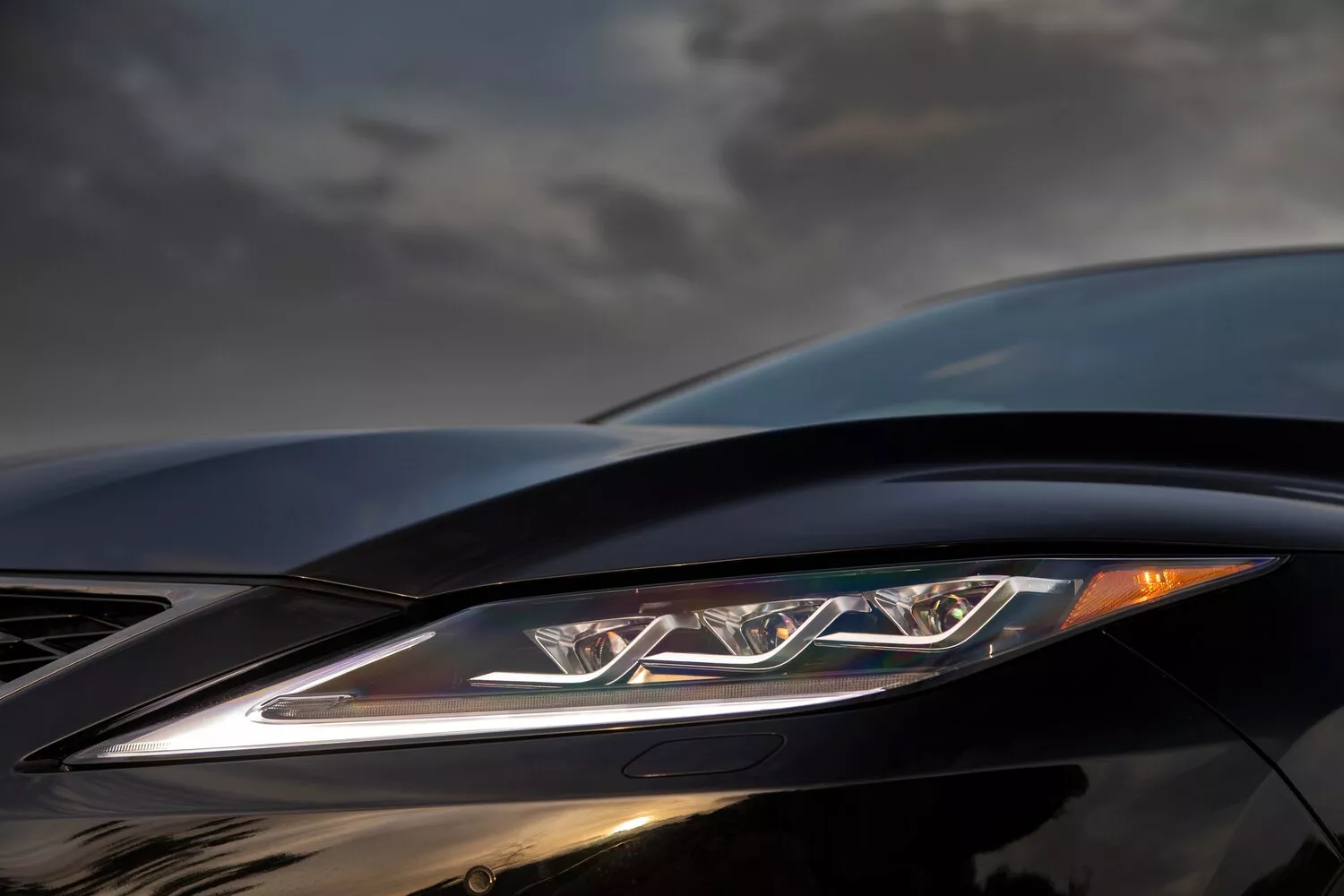Фото передних фар Lexus RX  IV Рестайлинг 2019 -  2024 
                                            
