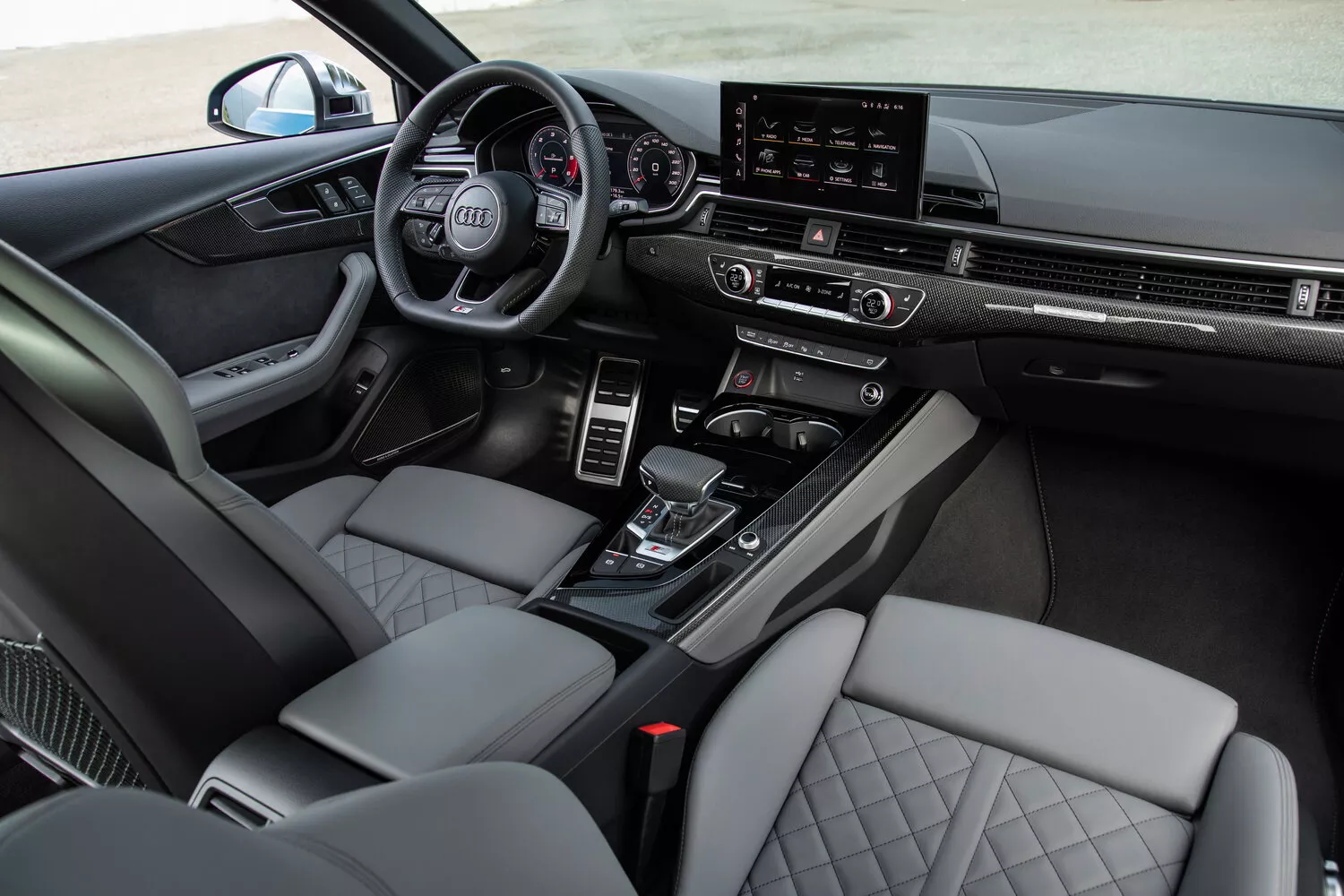 Фото салона спереди Audi S4  V (B9) Рестайлинг 2019 -  2024 
                                            