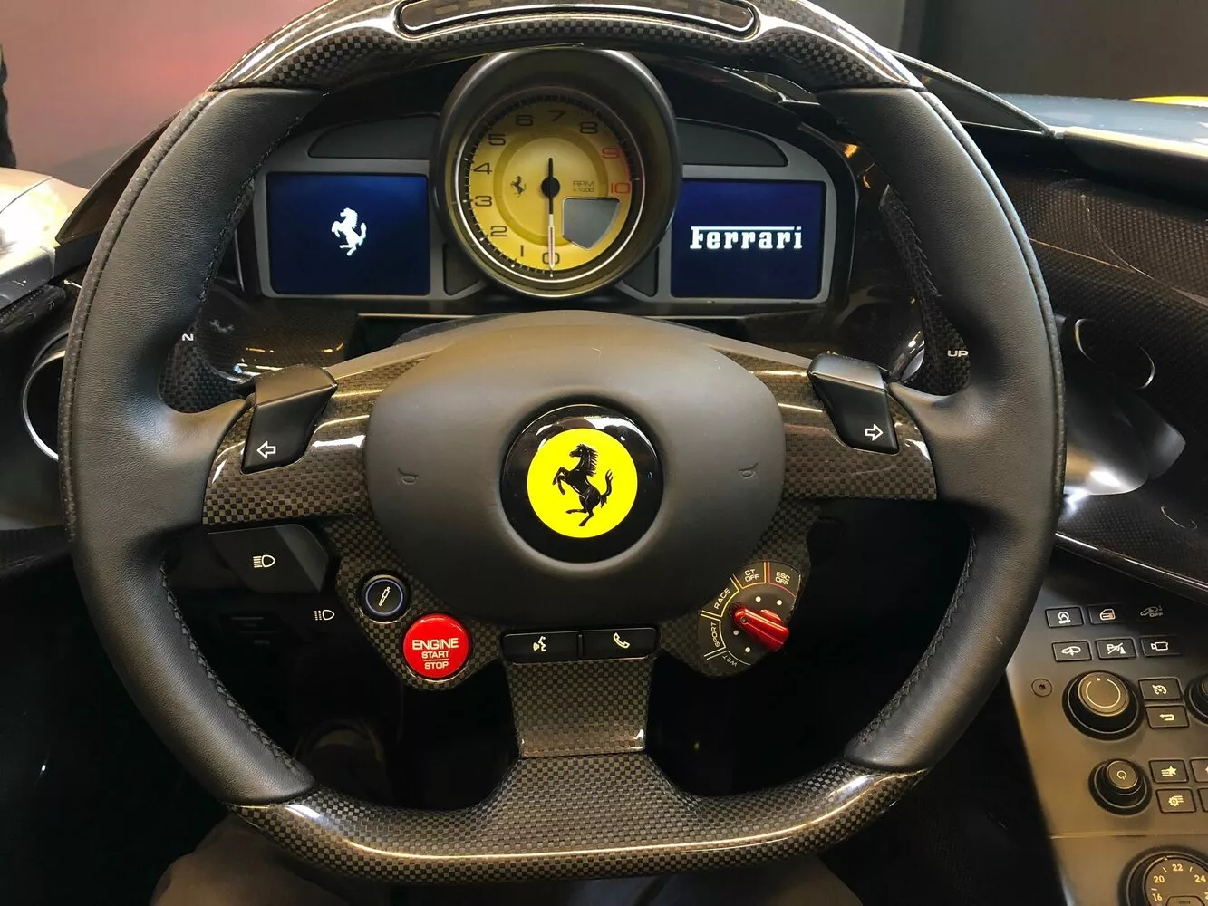 Фото приборной панели Ferrari Monza SP SP1  2019 -  2024 
                                            