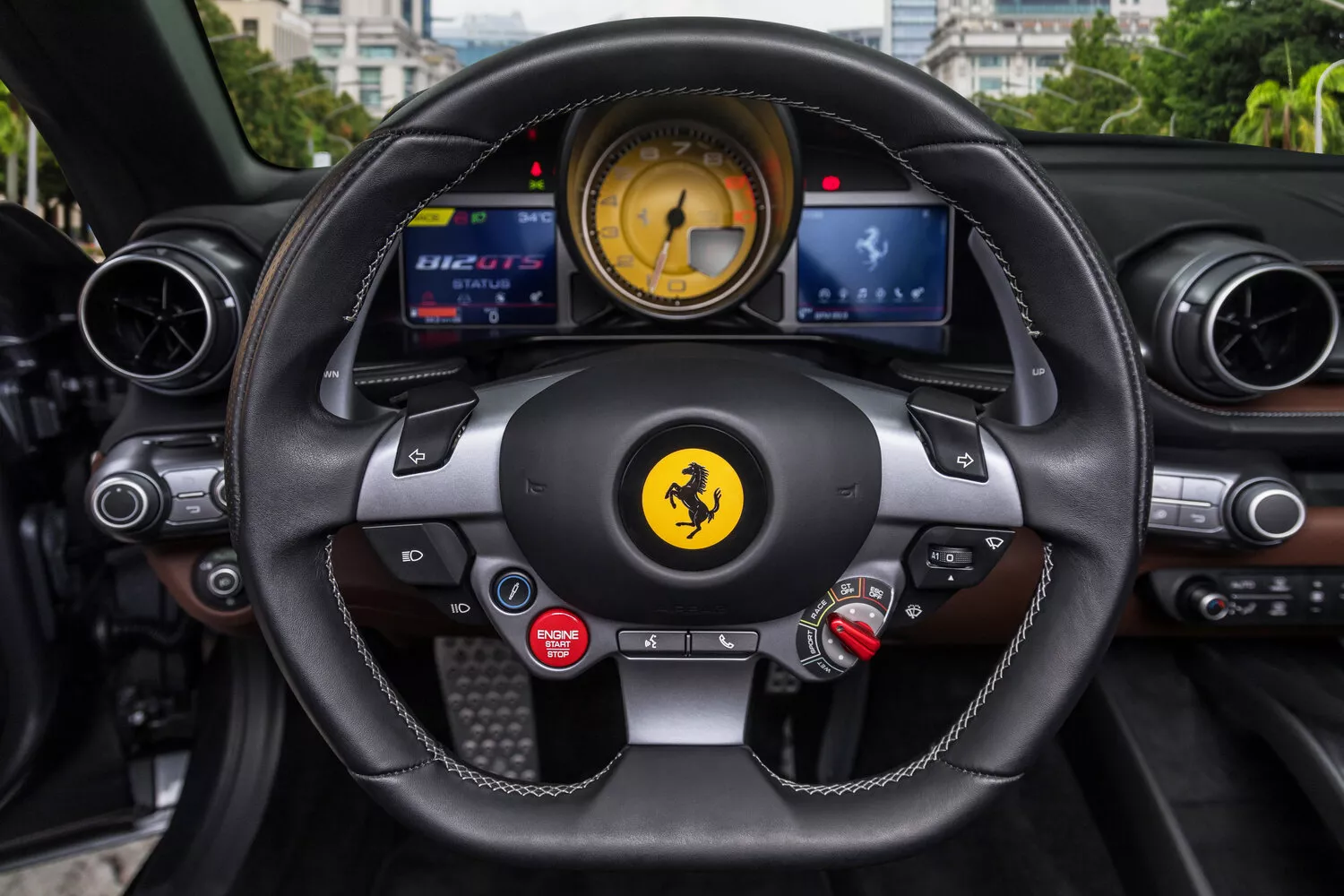 Фото рулевого колеса Ferrari 812 GTS  2017 -  2024 
                                            