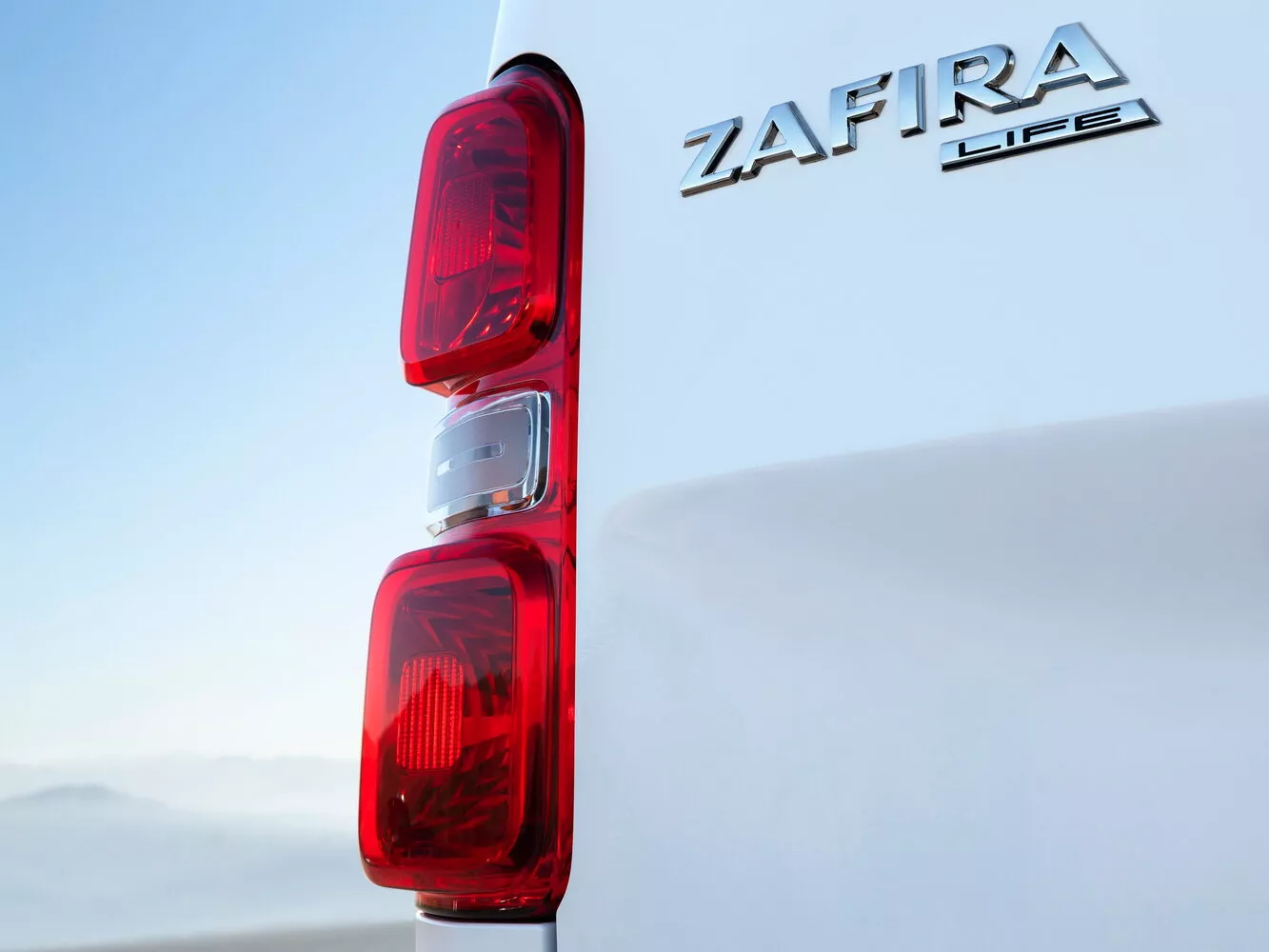Фото задних фонорей Opel Zafira Life S I 2019 -  2024 
                                            