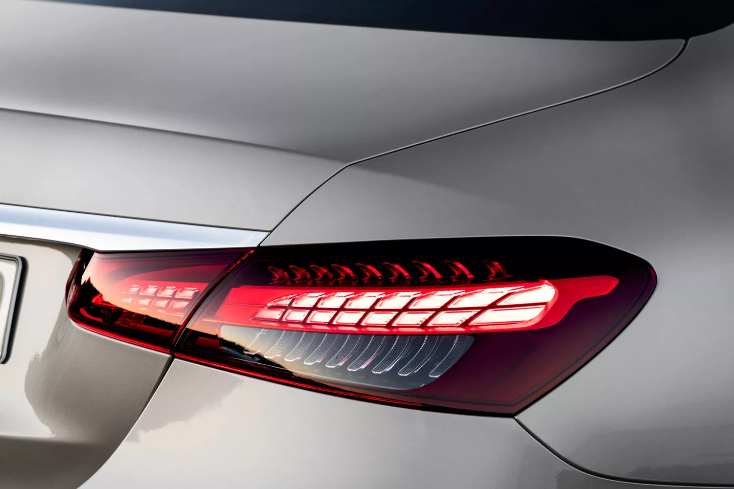 Фото задних фонорей Mercedes-Benz E-Класс  V (W213, S213, C238) Рестайлинг 2020 -  2024 
                                            