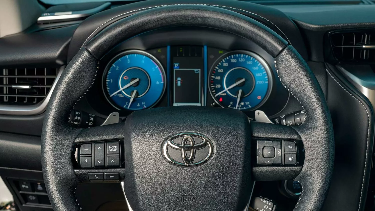 Фото рулевого колеса Toyota Fortuner  II Рестайлинг 2020 -  2024 
                                            