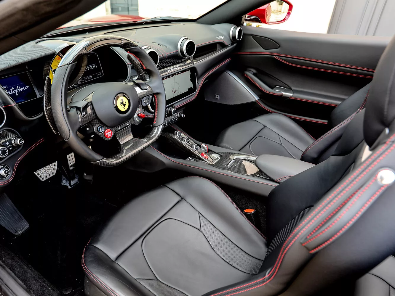 Фото места водителя Ferrari Portofino  I Рестайлинг (M) 2020 -  2024 
                                            