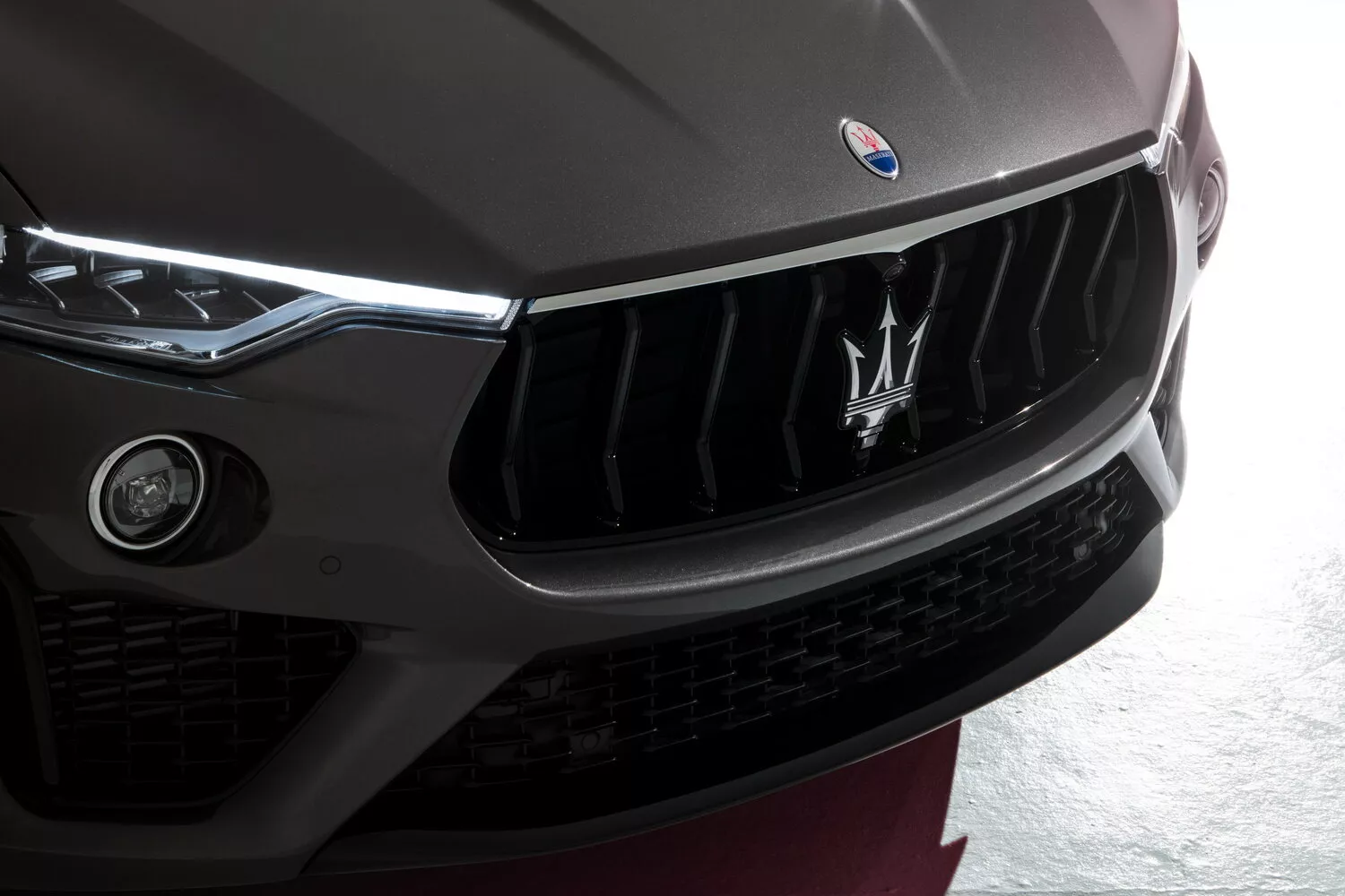 Фото передних фар Maserati Levante  I Рестайлинг 2020 -  2024 
                                            
