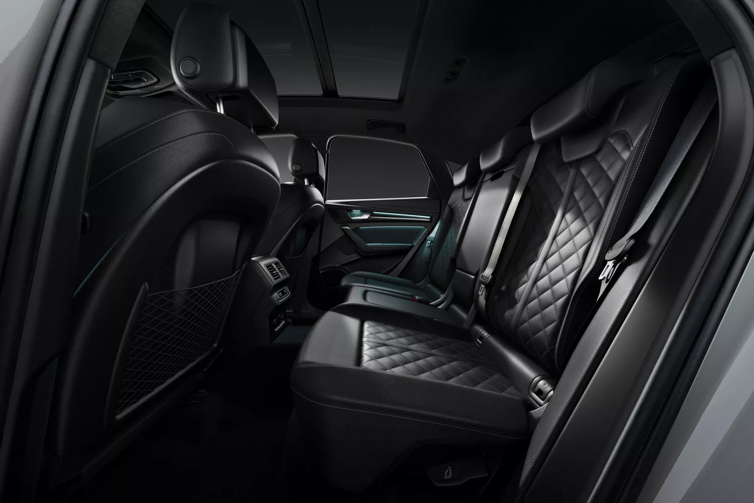 Фото салона сзади Audi SQ5 Sportback  I (FY) 2020 -  2024 
                                            