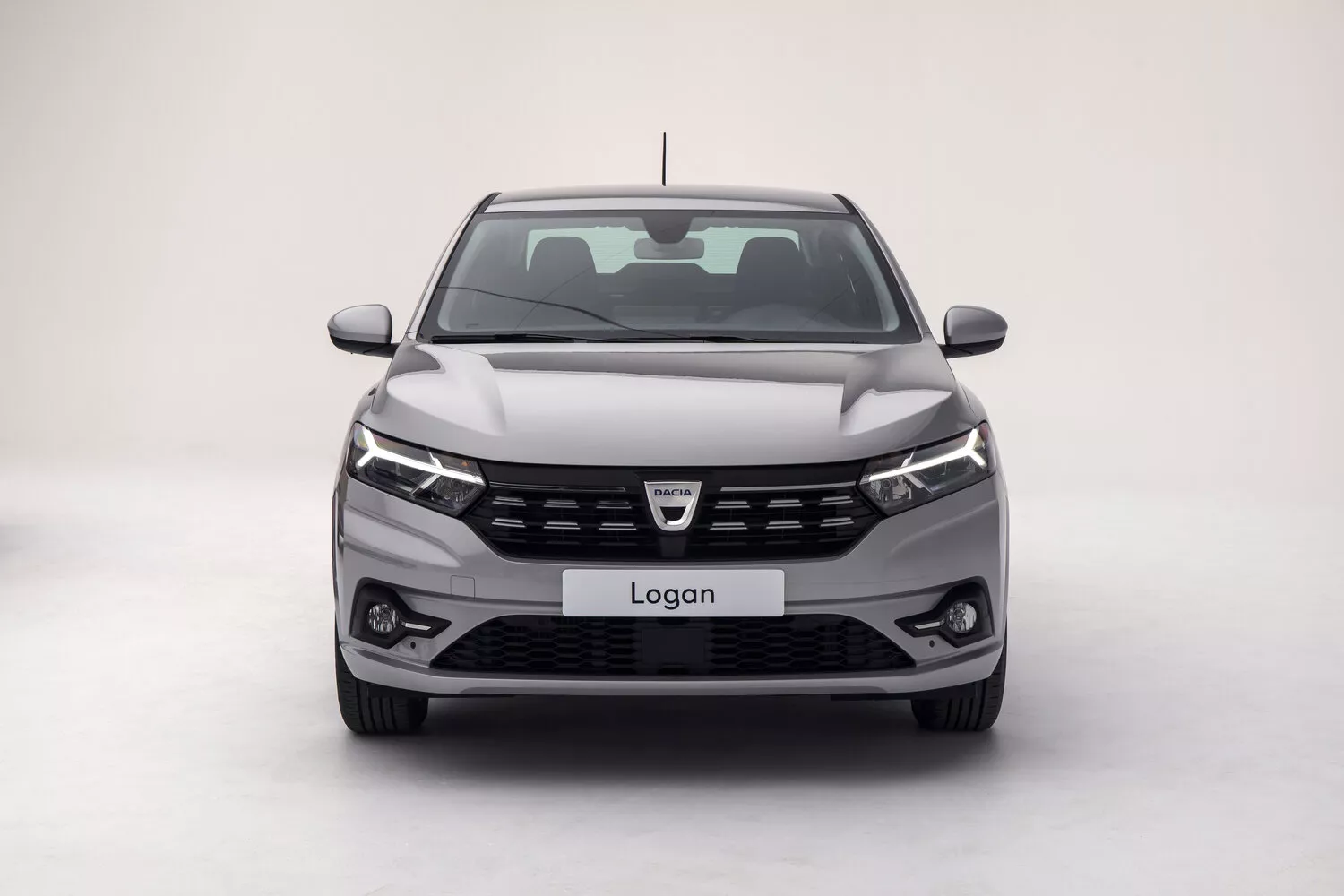 Фото спереди Dacia Logan  III 2020 -  2024 
                                            