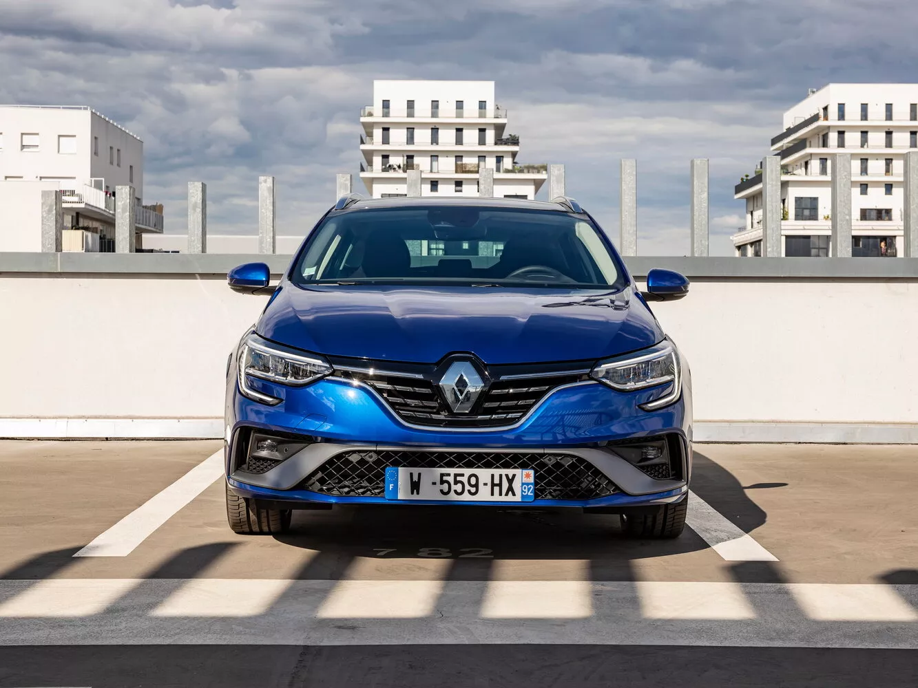 Фото спереди Renault Megane  IV Рестайлинг 2020 -  2024 
                                            