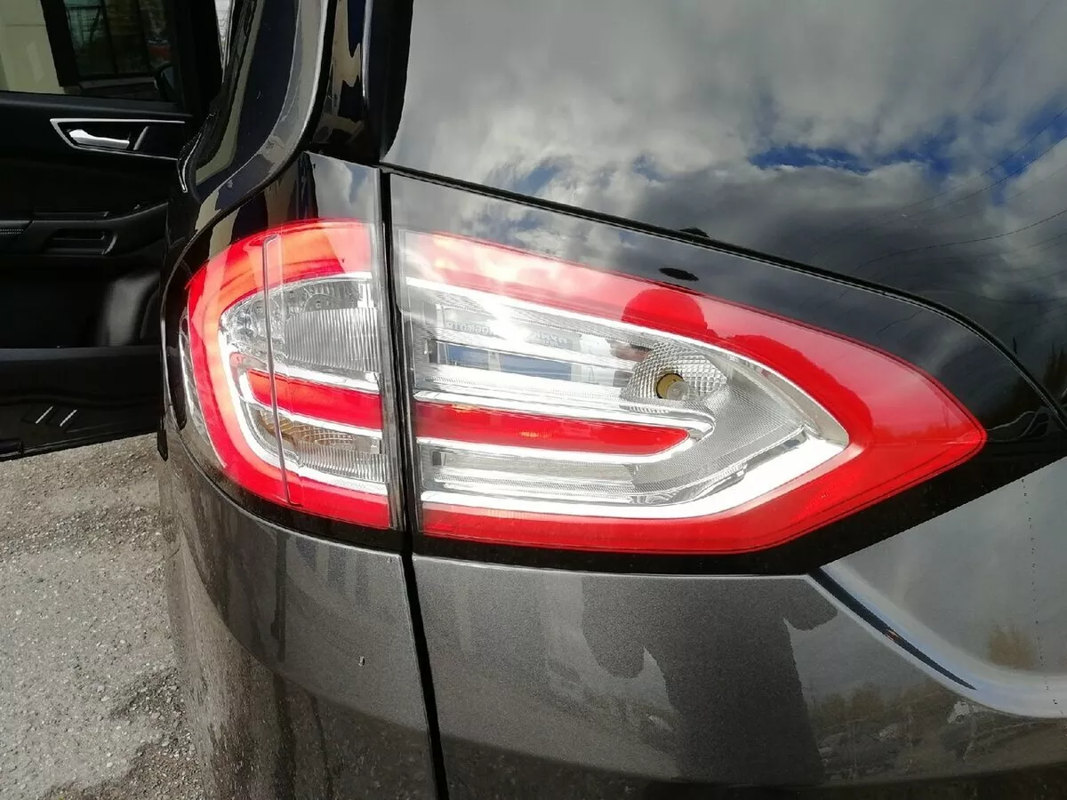 Фото задних фонорей Ford Galaxy  III Рестайлинг 2019 -  2024 
                                            