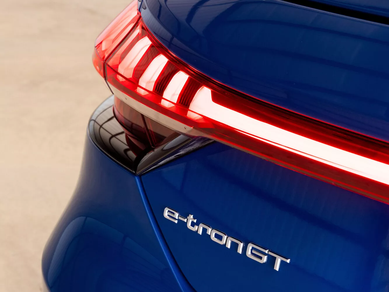 Фото задних фонорей Audi e-tron GT   2020 -  2024 
                                            