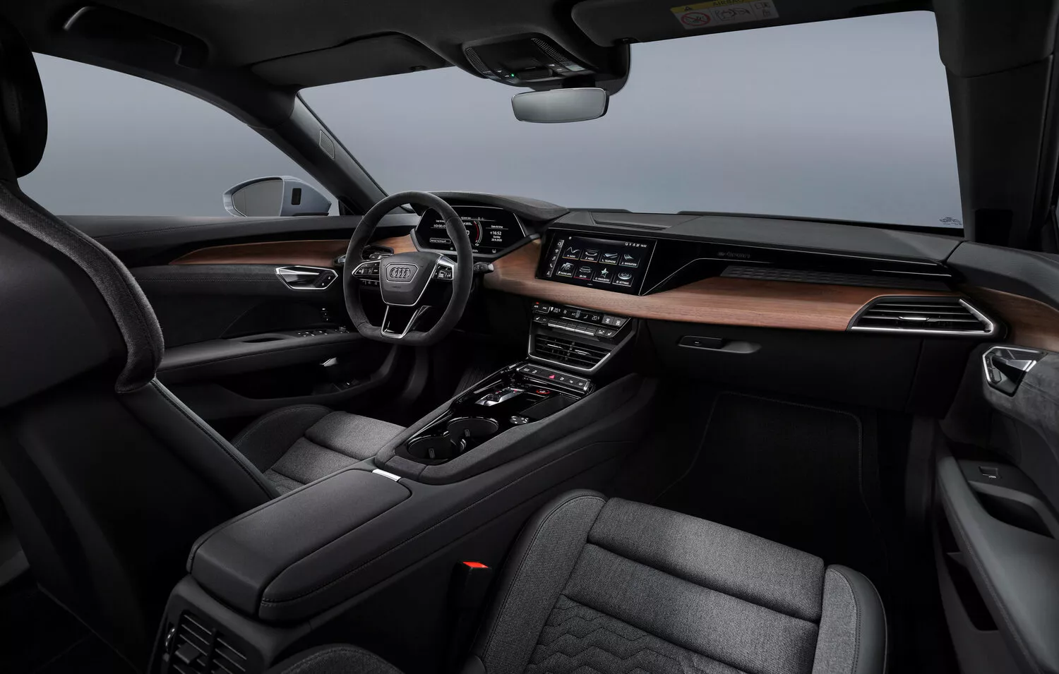 Фото салона спереди Audi e-tron GT   2020 -  2024 
                                            