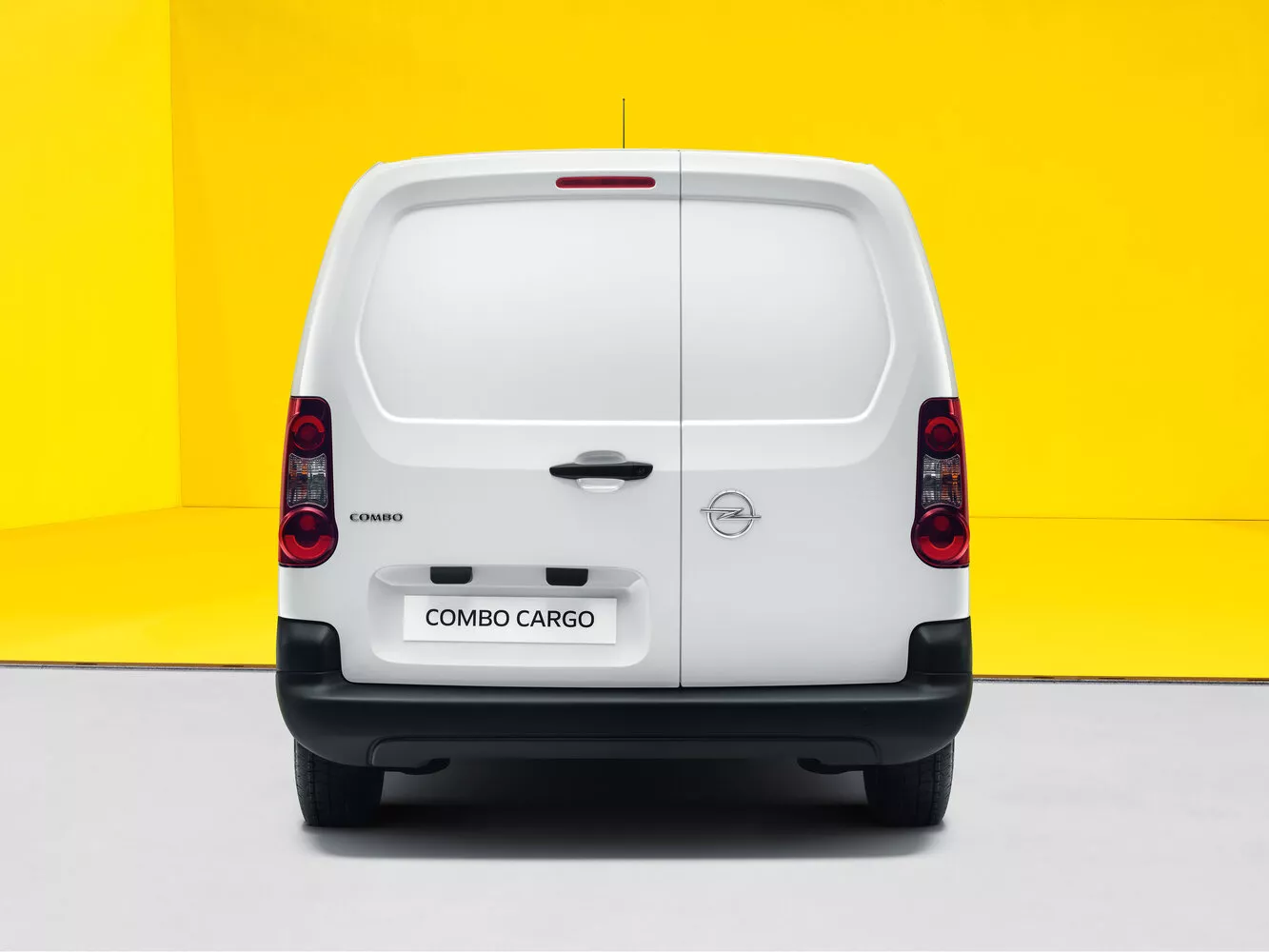 Фото сзади Opel Combo  PCMA 2020 -  2024 
                                            