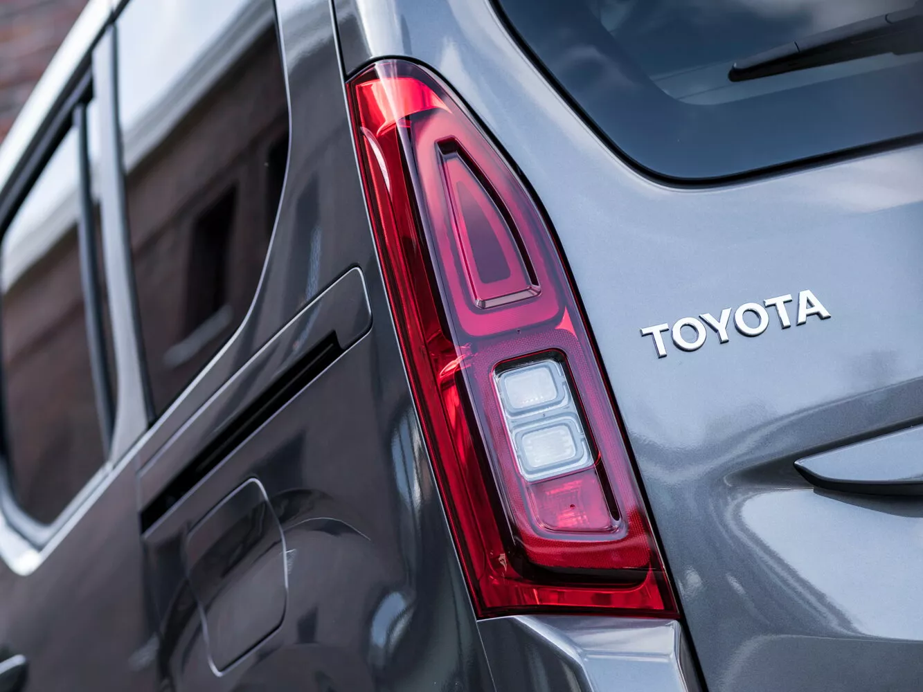 Фото задних фонорей Toyota ProAce City   2019 -  2024 
                                            