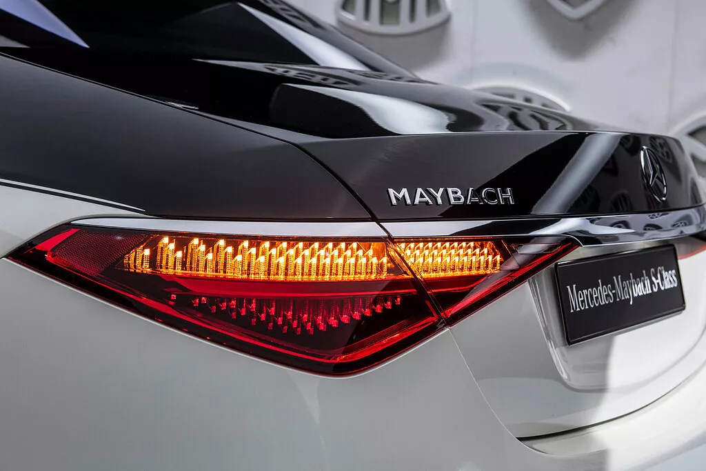Фото задних фонорей Mercedes-Benz Maybach S-Класс  II (Z223) 2021 -  2024 
                                            
