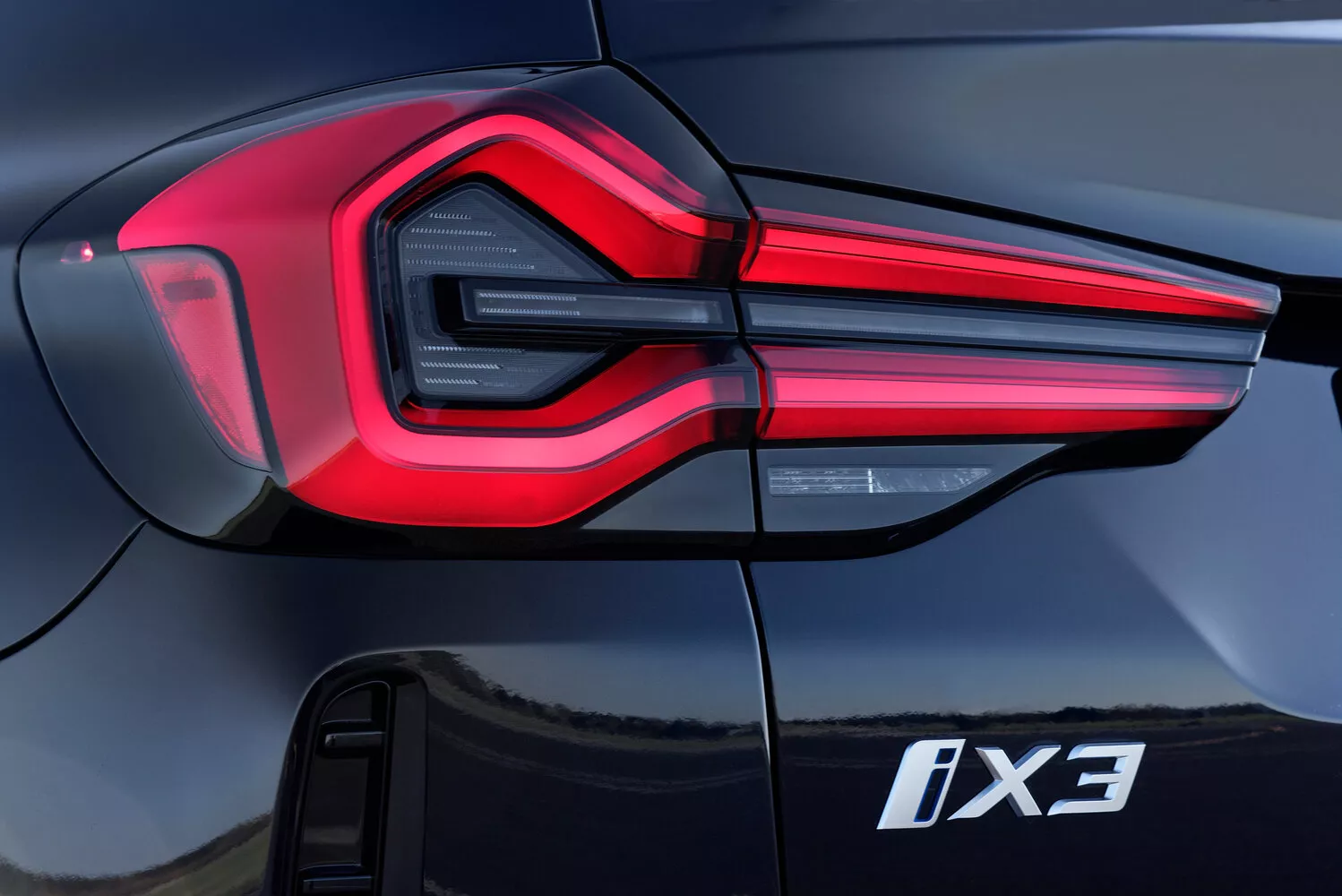 Фото задних фонорей BMW iX3  I (G08) Рестайлинг 2021 -  2024 
                                            