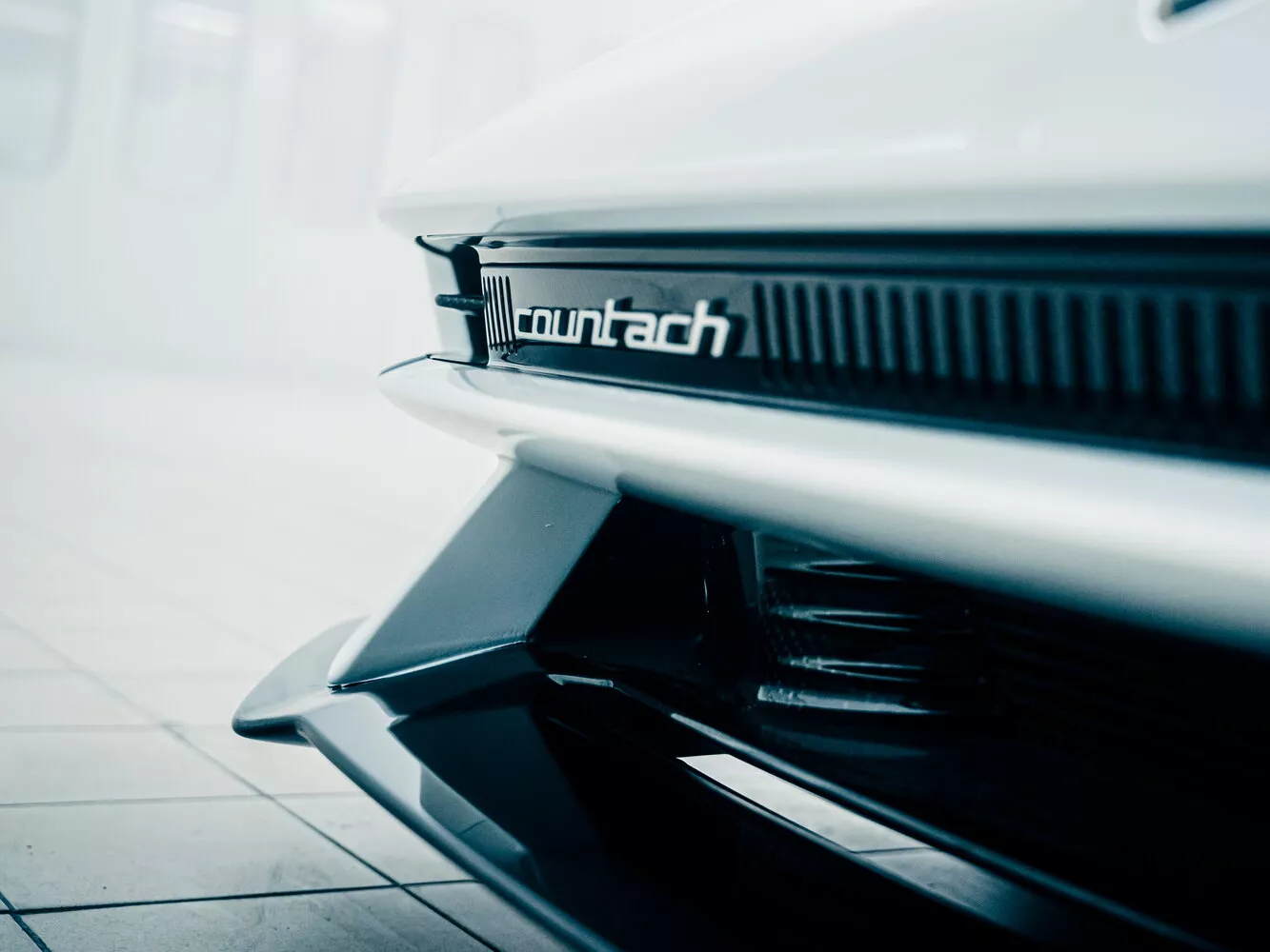 Фото интерьера Lamborghini Countach LPI 800-4   2021 -  2024 
                                            