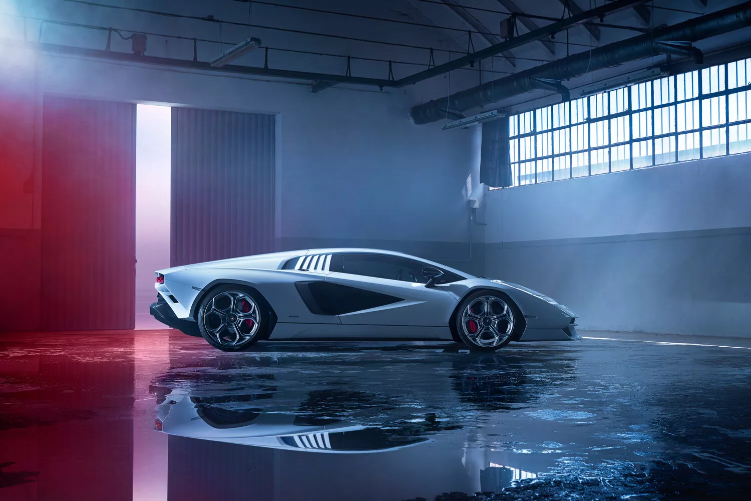 Фото сбоку Lamborghini Countach LPI 800-4   2021 -  2024 
                                            