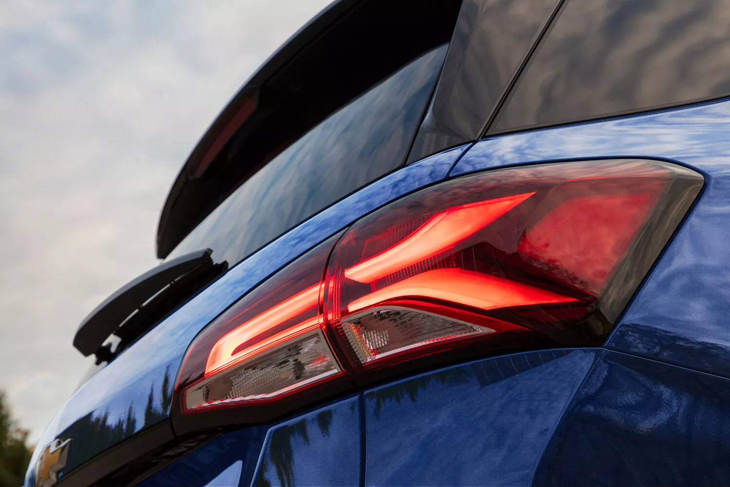 Фото задних фонорей Chevrolet Equinox  III Рестайлинг 2020 -  2024 
                                            
