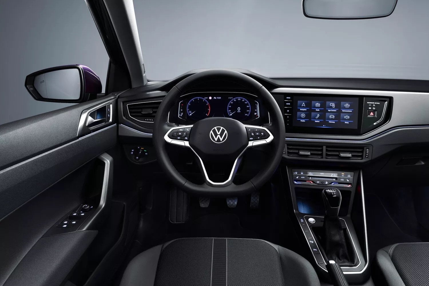 Фото салона спереди Volkswagen Polo  VI Рестайлинг (EU Market) 2021 -  2024 
                                            