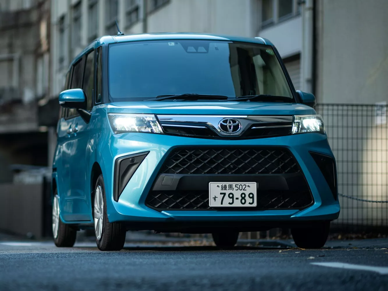 Фото спереди Toyota Roomy  I Рестайлинг 2020 -  2024 
                                            