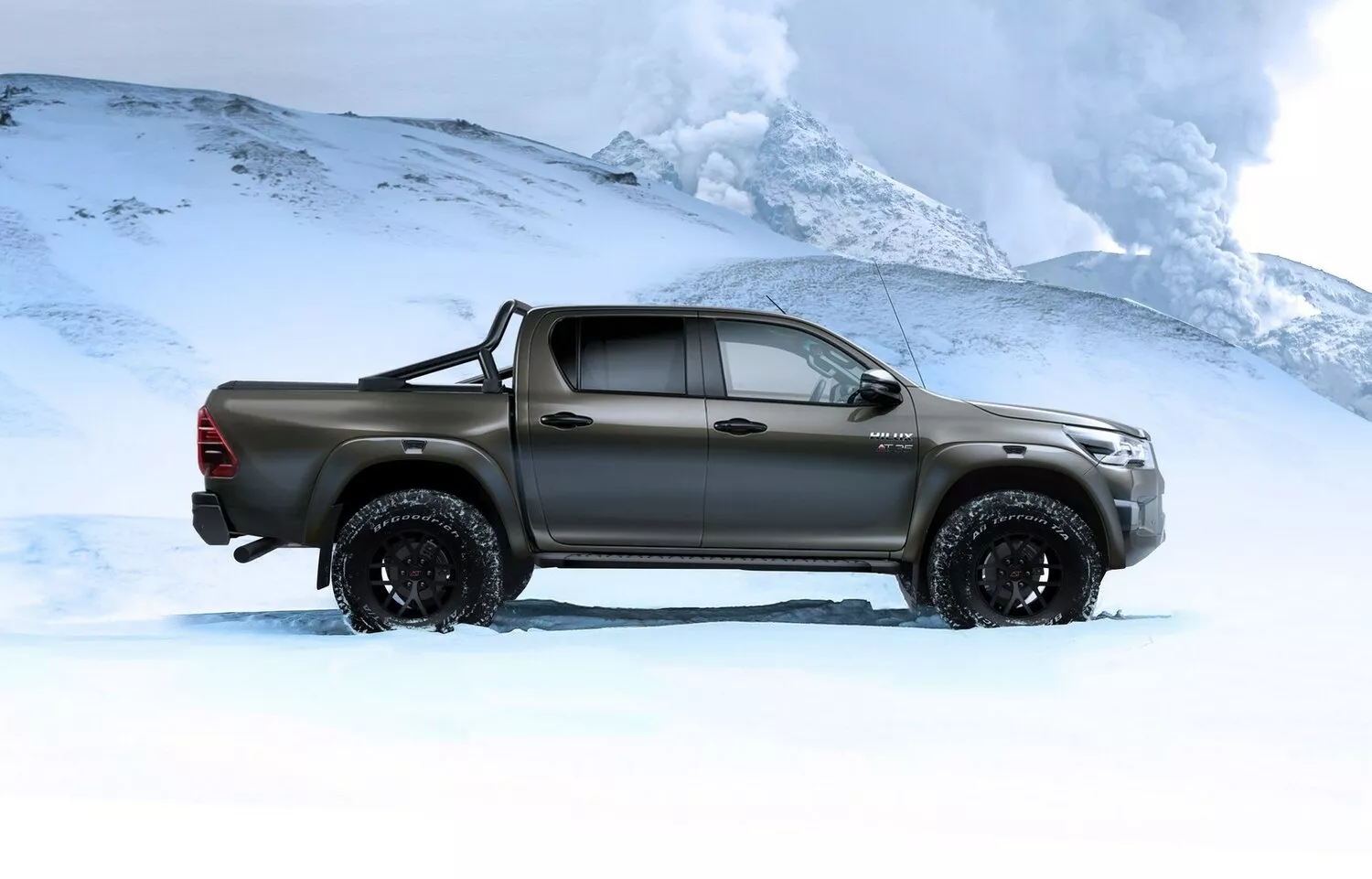 Фото сбоку Toyota Hilux Arctic Trucks VIII Рестайлинг 2020 -  2024 
                                            