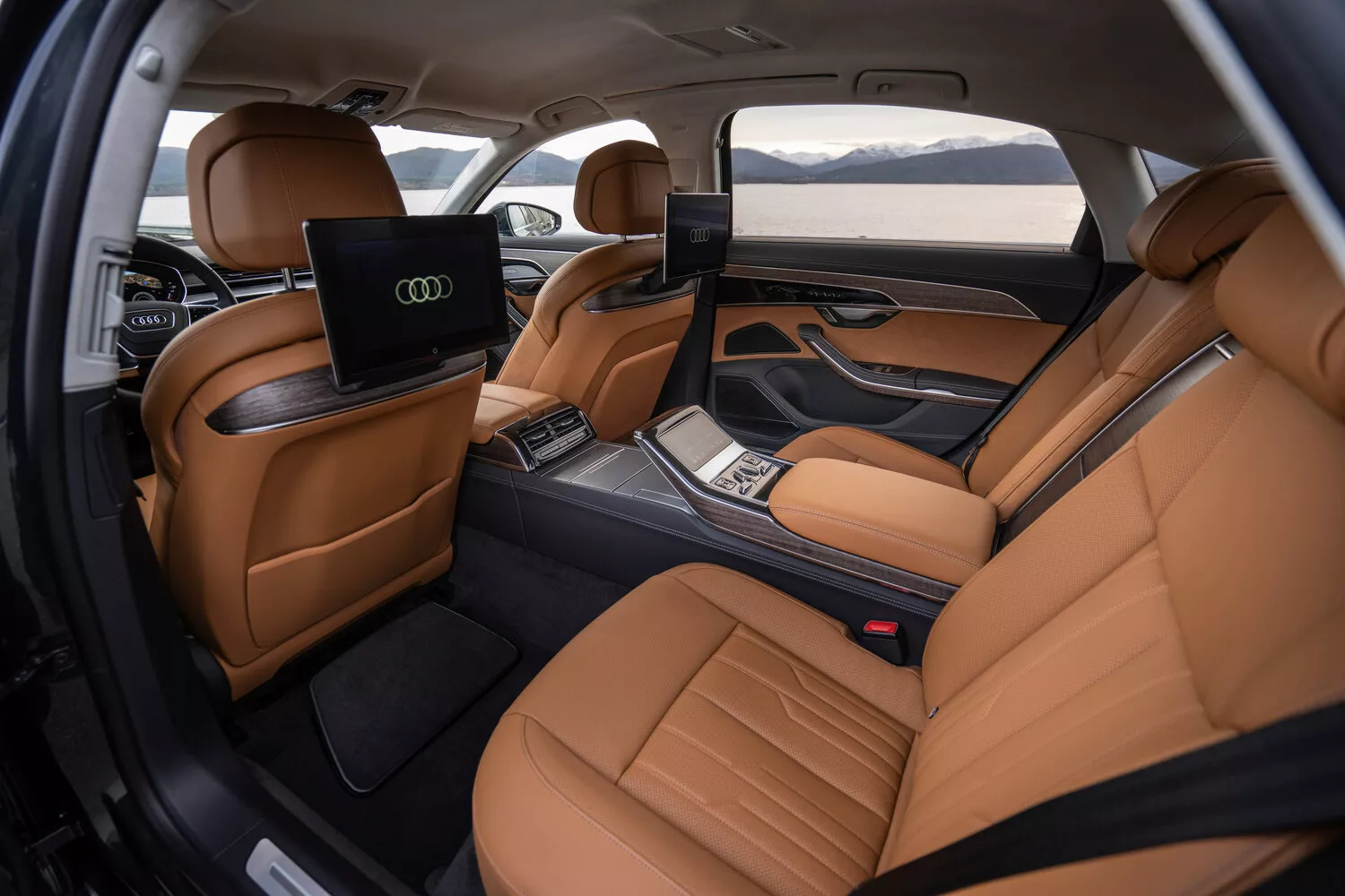 Фото салона сзади Audi A8 Long IV (D5) Рестайлинг 2021 -  2024 
                                            