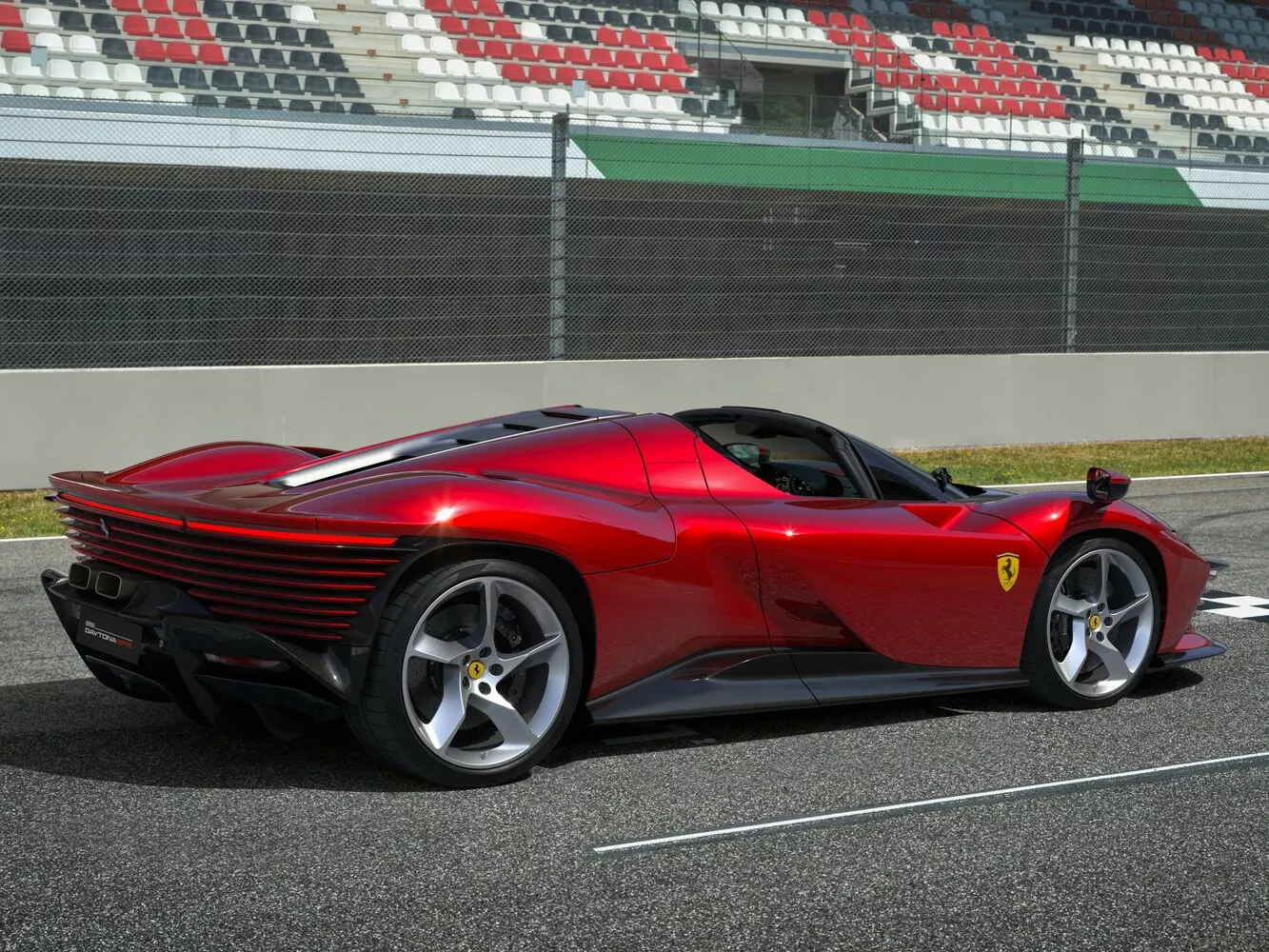 Фото с разворота сзади Ferrari Daytona SP3   2022 -  2024 
                                            
