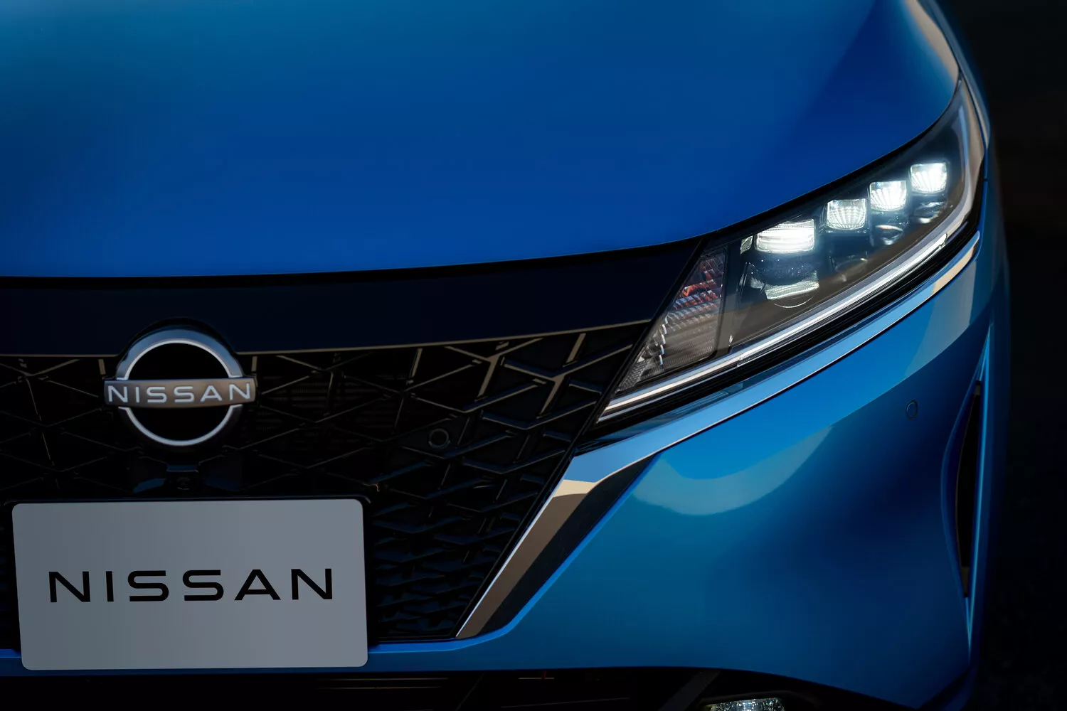 Фото передних фар Nissan Note  III 2020 -  2024 
                                            