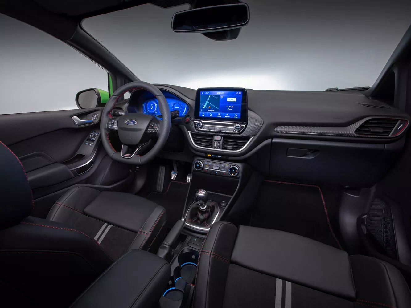 Фото салона спереди Ford Fiesta ST  VII Рестайлинг 2021 -  2024 
                                            