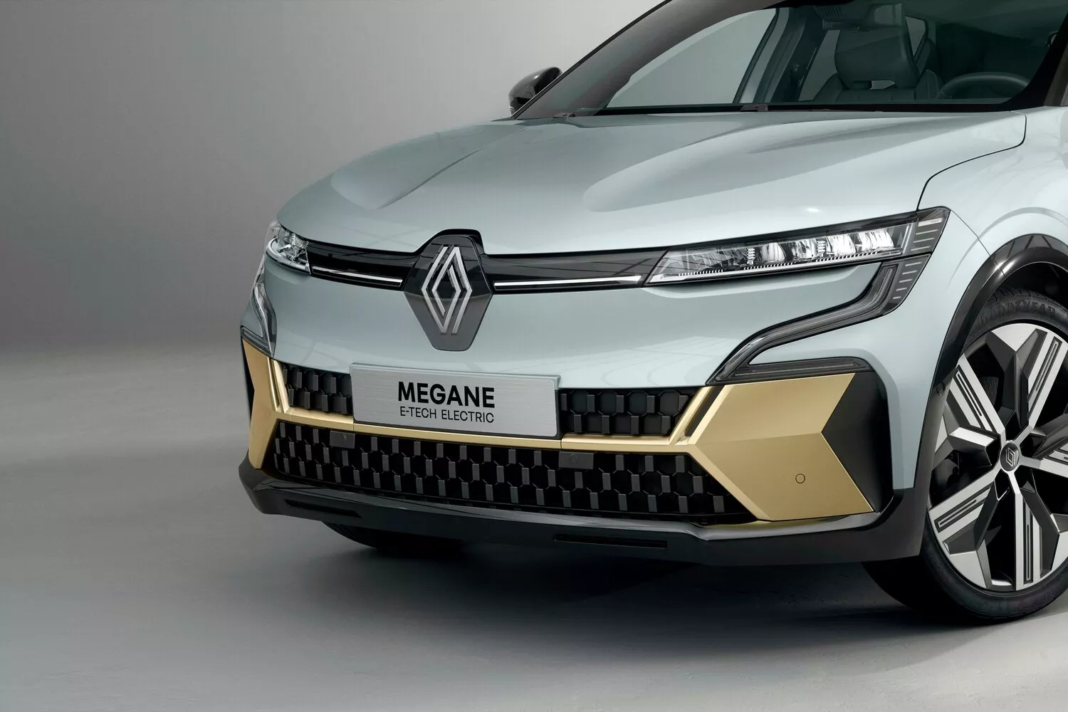 Фото передних фар Renault Megane E-Tech   2021 -  2024 
                                            